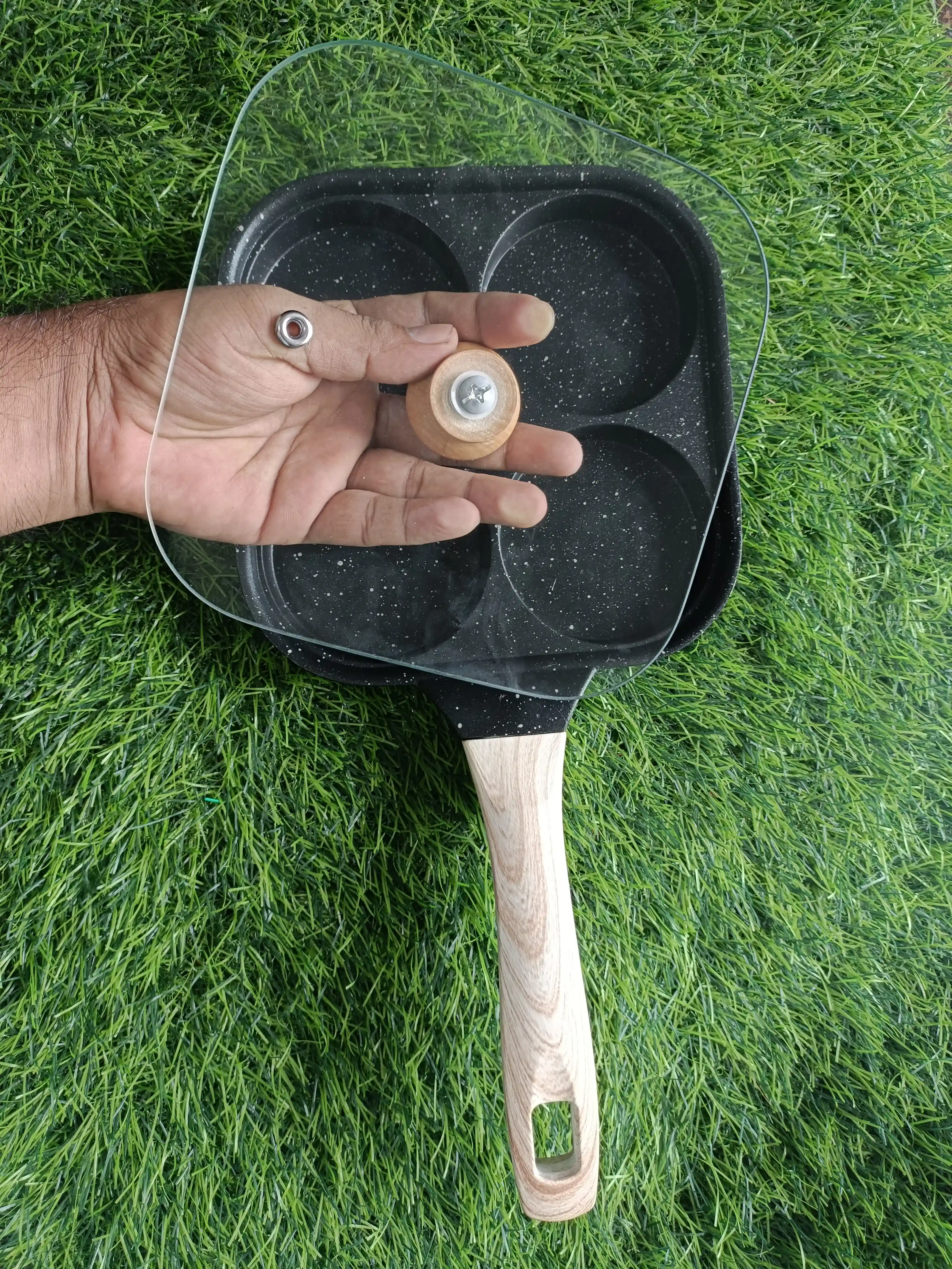 Egg fry pan with lid 4 hole